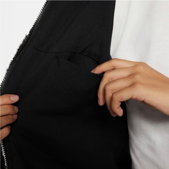 Nike oversize faux FUR JACKET women’s size XS black and white big swood - Picture 6 of 7